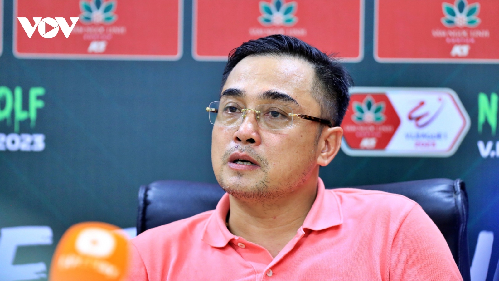 CLB Bình Định thua ngược Hà Nội FC, HLV Đức Thắng bức xúc với trọng tài